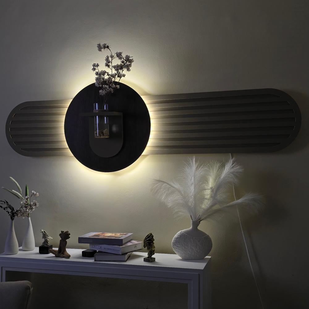 لوحة جدارية خشبية بتصميم انيق مزودة بإضاءة LED ومزهرية